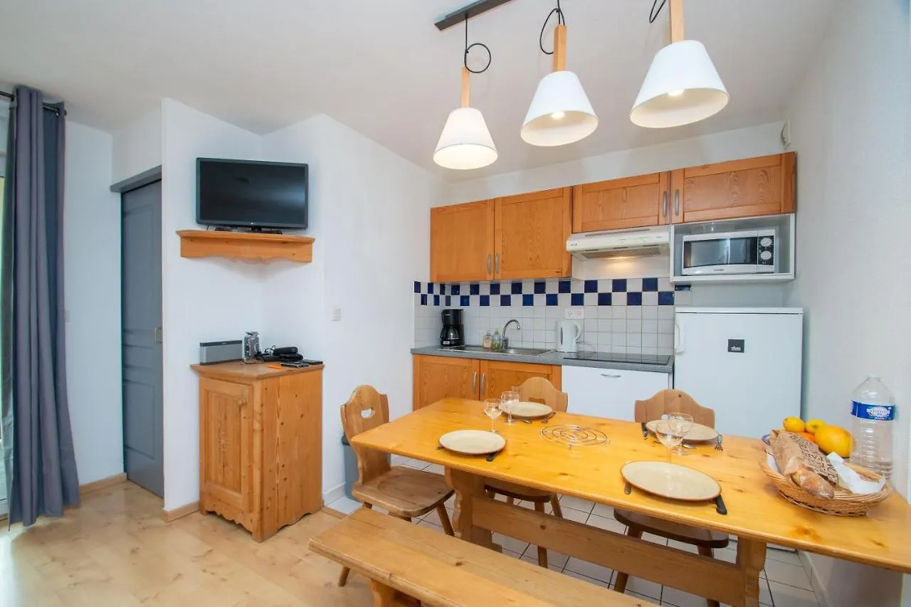 Balnearia - Appt Avec Piscine Partagee Apartment Montauban-de-Luchon